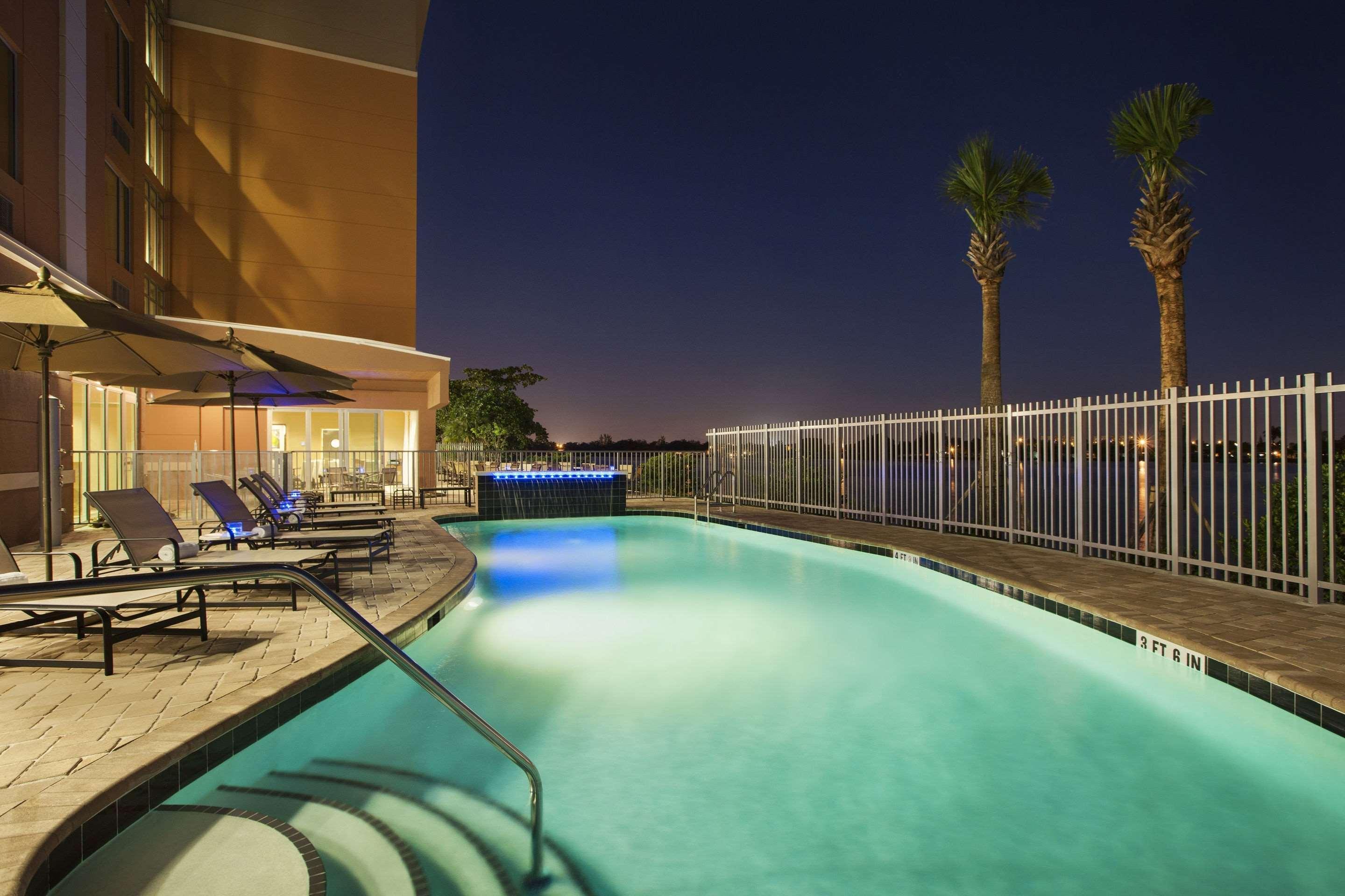 Cambria Hotel Miami Airport - Blue Lagoon Экстерьер фото