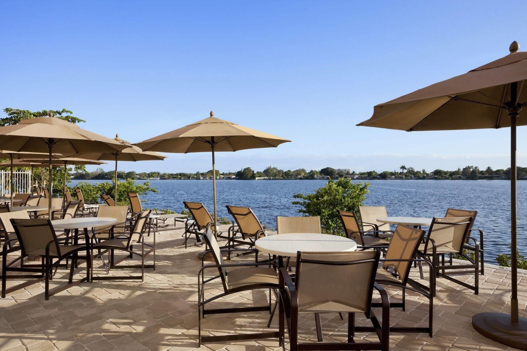 Cambria Hotel Miami Airport - Blue Lagoon Экстерьер фото